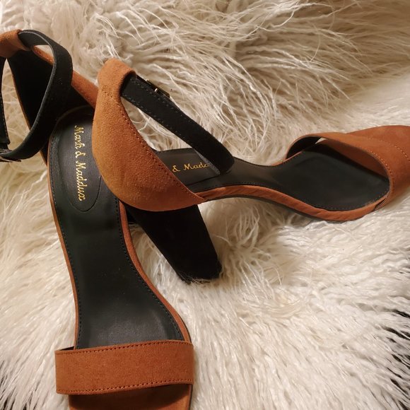 Suede ankle strap sandal - Picture 5 of 14